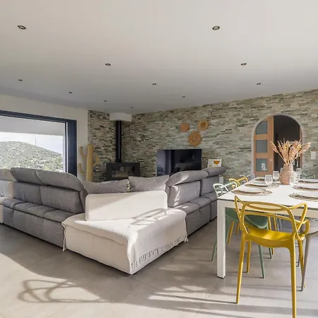 Ghjunchitu - Vue Et Piscine Privee Proche De L'ile Rousse Holiday home *