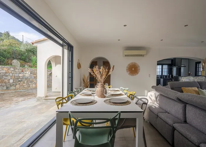 Ghjunchitu - Vue Et Piscine Privee Proche De L'ile Rousse Holiday home *