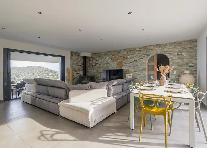 Ghjunchitu - Vue Et Piscine Privee Proche De L'ile Rousse Holiday home *