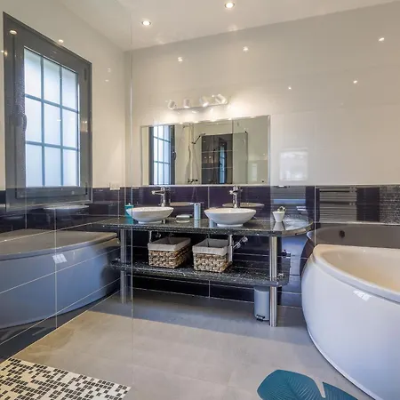 Ghjunchitu - Vue Et Piscine Privee Proche De L'ile Rousse Corbara