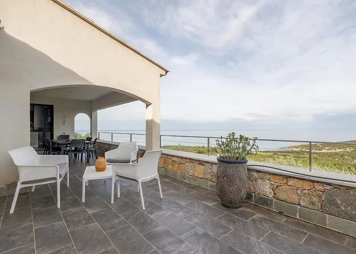 Ghjunchitu - Vue Et Piscine Privee Proche De L'ile Rousse Corbara