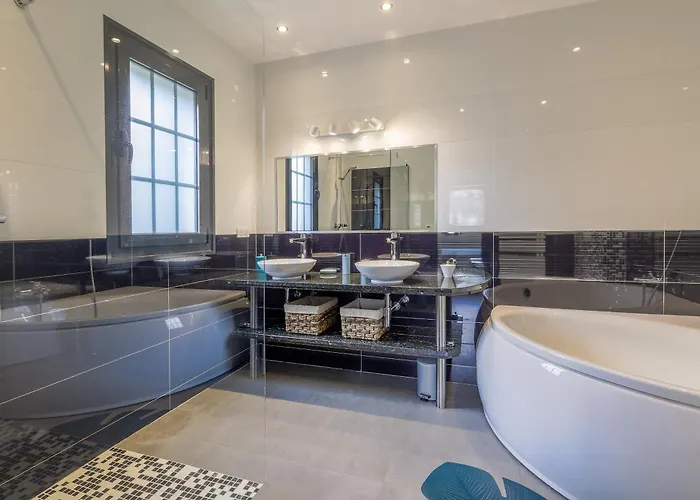 Ghjunchitu - Vue Et Piscine Privee Proche De L'ile Rousse Corbara